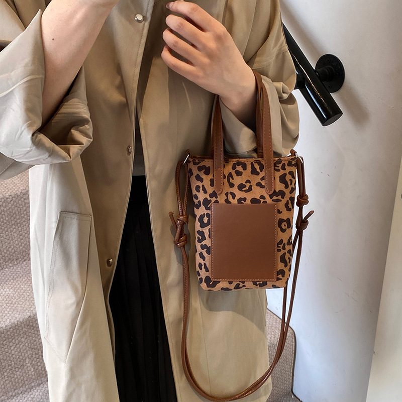 Women's Crossbody Bag Autumn And Winter Retro Leopard Print Shoulder Bag Anime New Versatile Suede Phone Bag – view 5