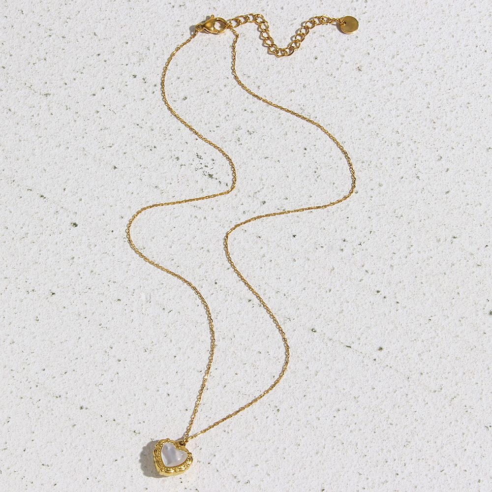 High-grade Love Light Luxury Pendant Jewelry Stainless Steel 18k Gold Plating Vintage Shell Love Necklace – view 3