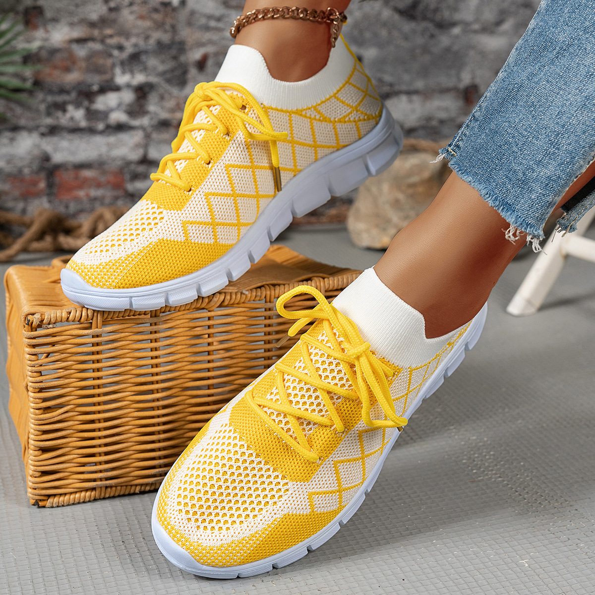 Colorblock Plaid Lace-Up Flyknit Sneakers Ins Mesh Casual Shoes Fashion Breathable Walking Running Sports Shoes For Women – Yellow