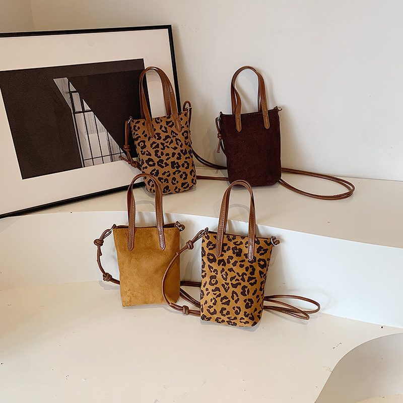 Women's Crossbody Bag Autumn And Winter Retro Leopard Print Shoulder Bag Anime New Versatile Suede Phone Bag – view 8